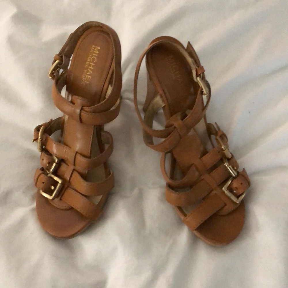 Michael Kors Tan Buckle Heels Sz 7